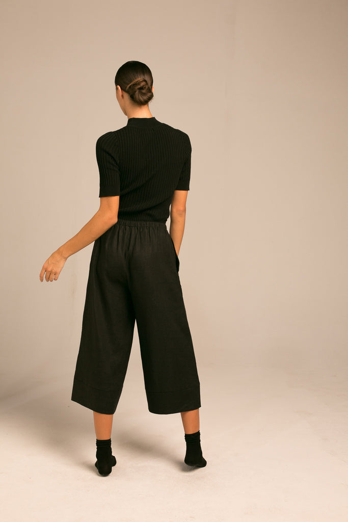 Cropped wide leg pants / Black